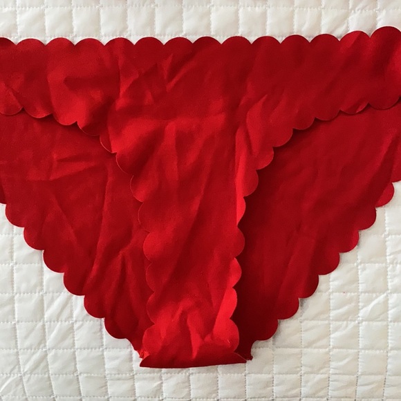 Missguided Scalloped Edge Bikini Brief & Top - Picture 4 of 8